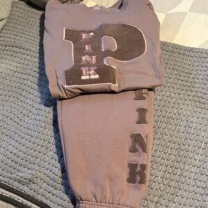 Pink campus joggers 🧸 Top-Medium/bottoms-small Excellent condition 🧸